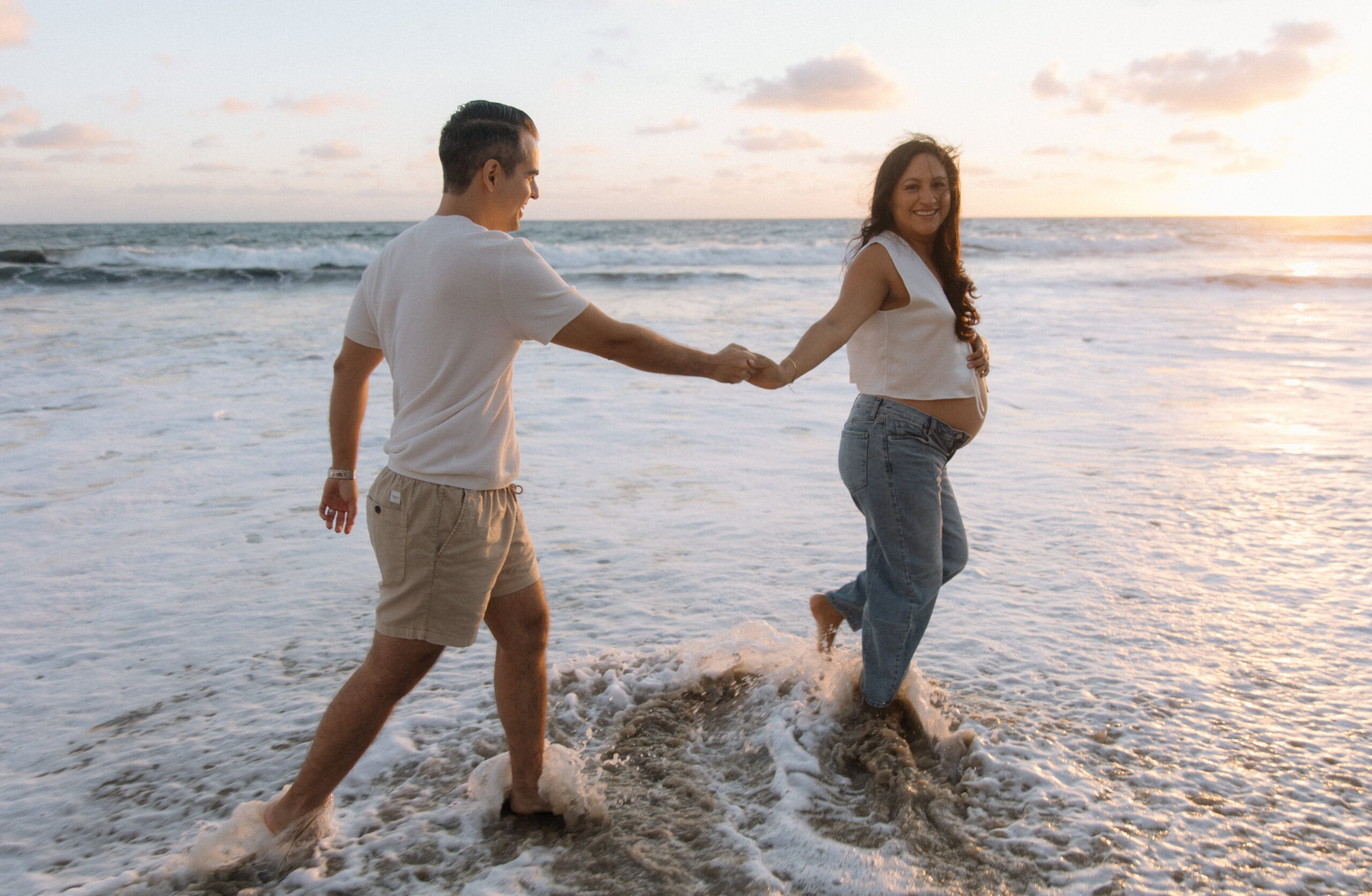 Maternity session with couple on the beach during sunset