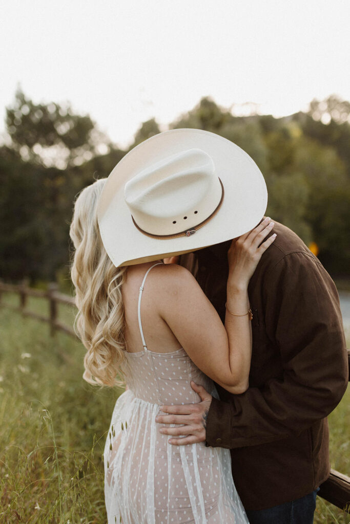 Engagement Session in Knoxville Tennessee. Couple in the field