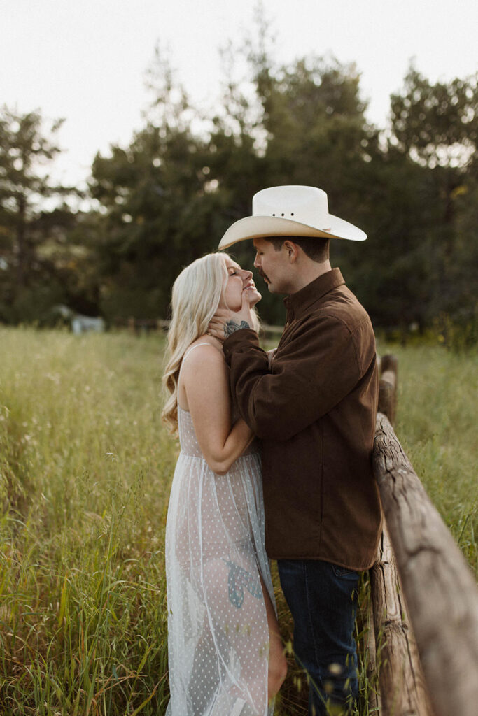 Engagement Session in Knoxville Tennessee. Couple in the field