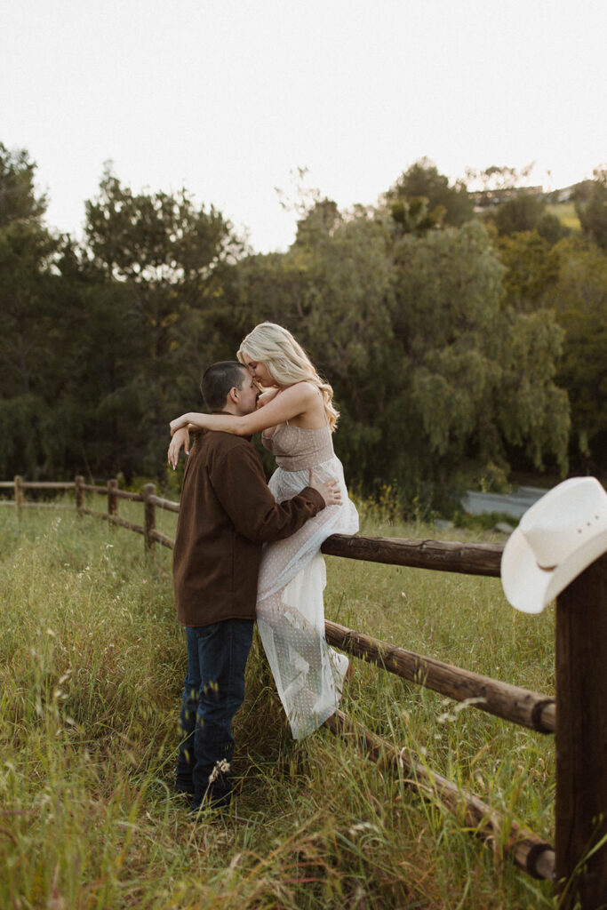 Engagement Session in Knoxville Tennessee. Couple in the field