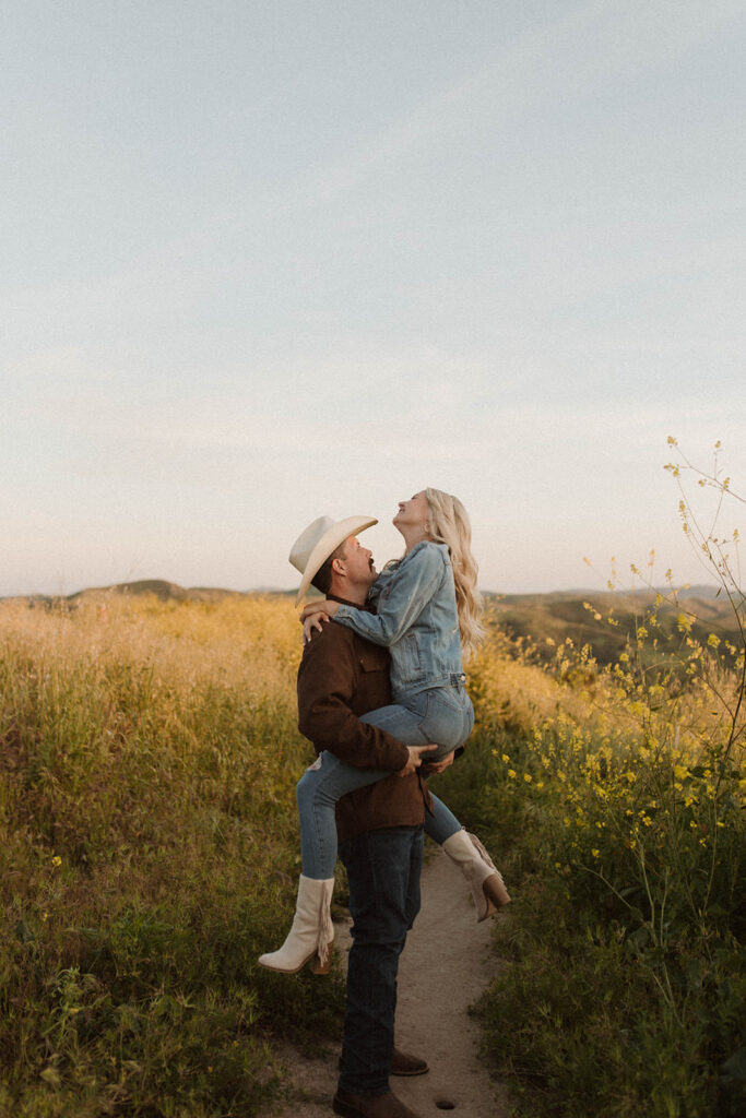 Engagement Session in Knoxville Tennessee. Couple in the field