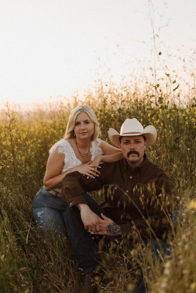 Engagement Session in Knoxville Tennessee. Couple in the field