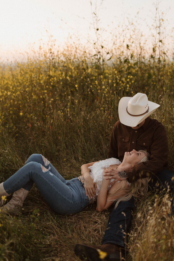 Engagement Session in Knoxville Tennessee. Couple in the field